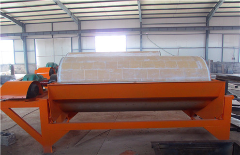 干粉磁選機(jī)，關(guān)注行業(yè)生產(chǎn)，干粉磁選機(jī)更適合市場使用，關(guān)注行業(yè)生產(chǎn)，干粉磁選機(jī)更適合市場使用磁場一般為多少_磁塊如何排列